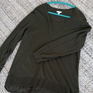J. Jill Deep Olive V-Neck spring weight sweater tunic with satin details